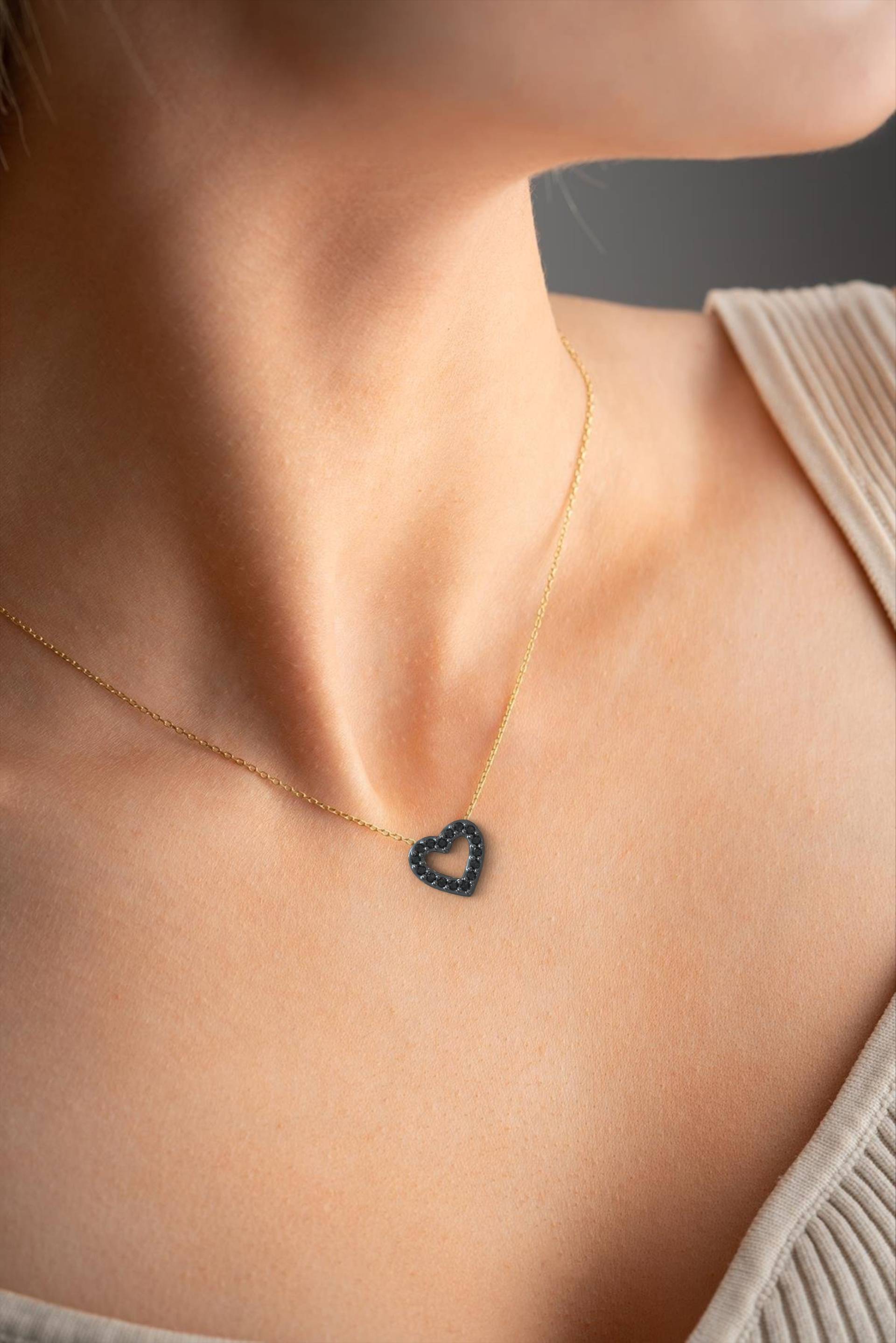 Valentine Gift Minimal Heart Pendant Necklace