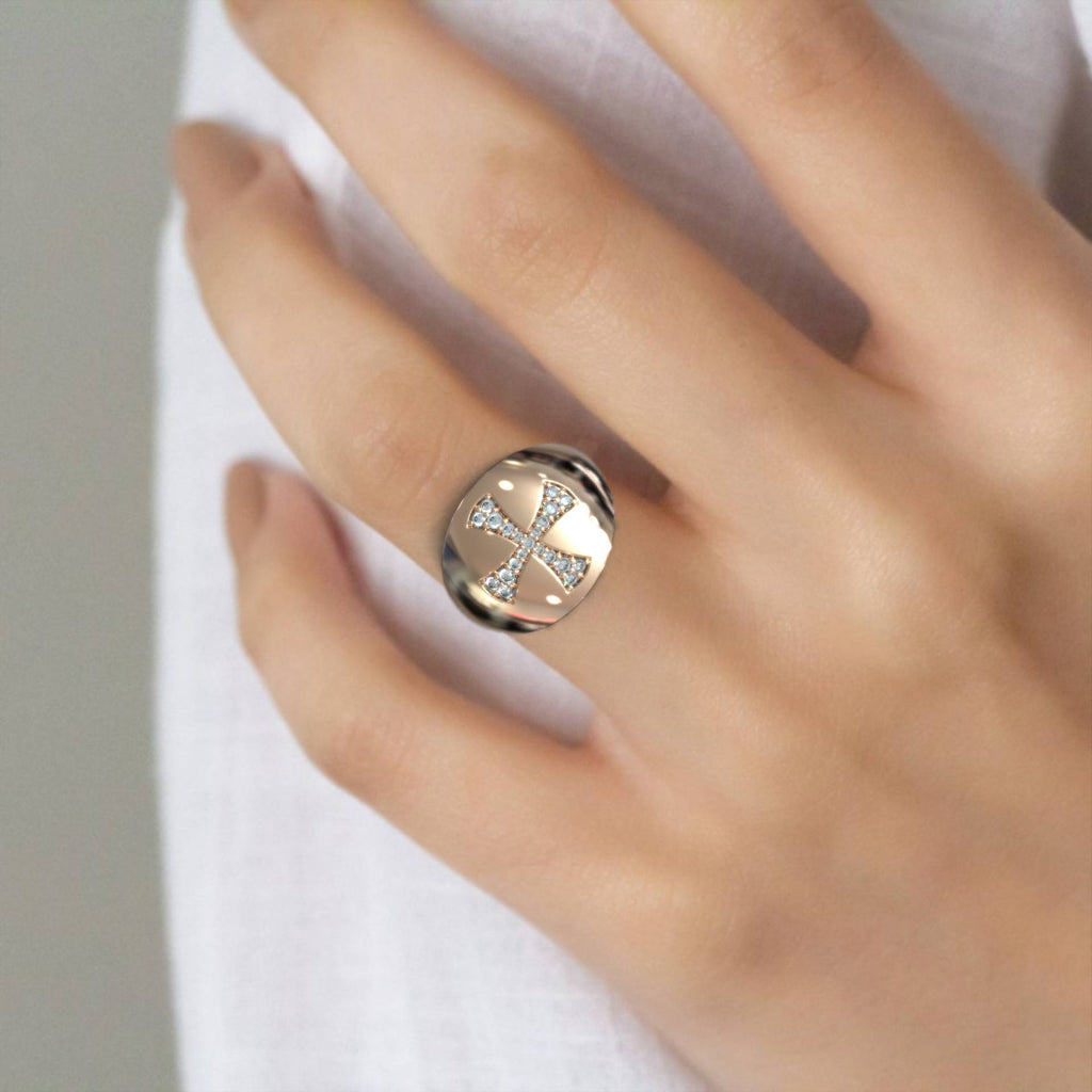 Elegant Chevalier Cross Ring