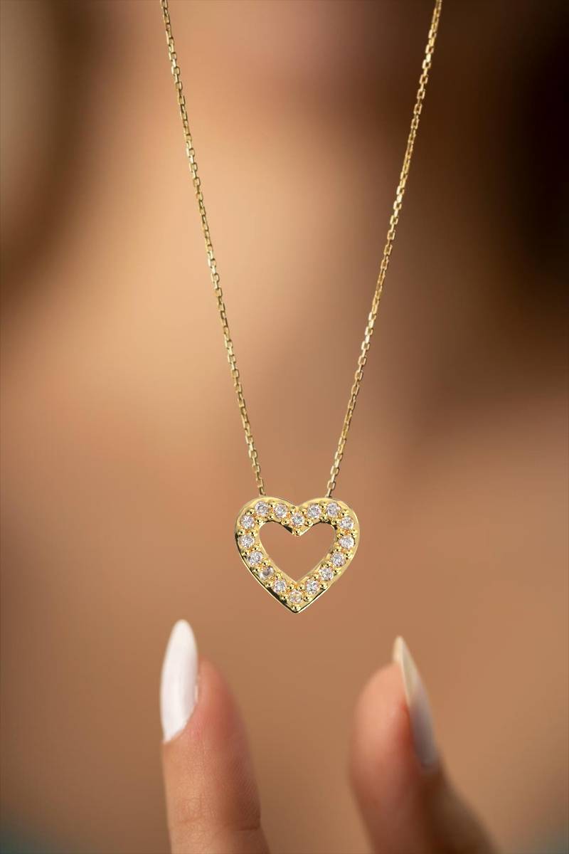 Valentine Gift Minimal Heart Pendant Necklace