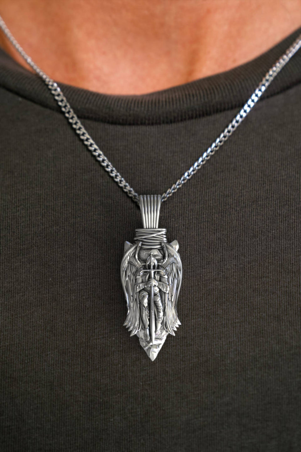 Christliche Halskette mit Schutzpatron des Heiligen Michael