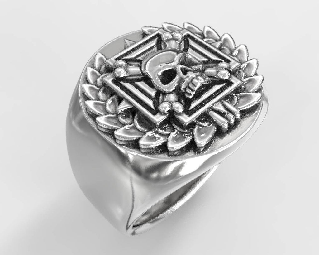 Signet Chevalier Gothic Silver Skull Ring