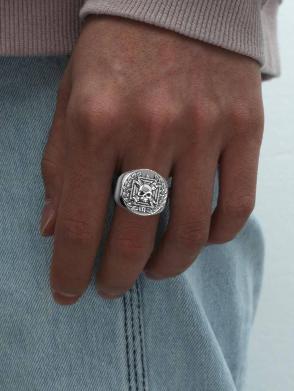 Signet Chevalier Gothic Silver Skull Ring